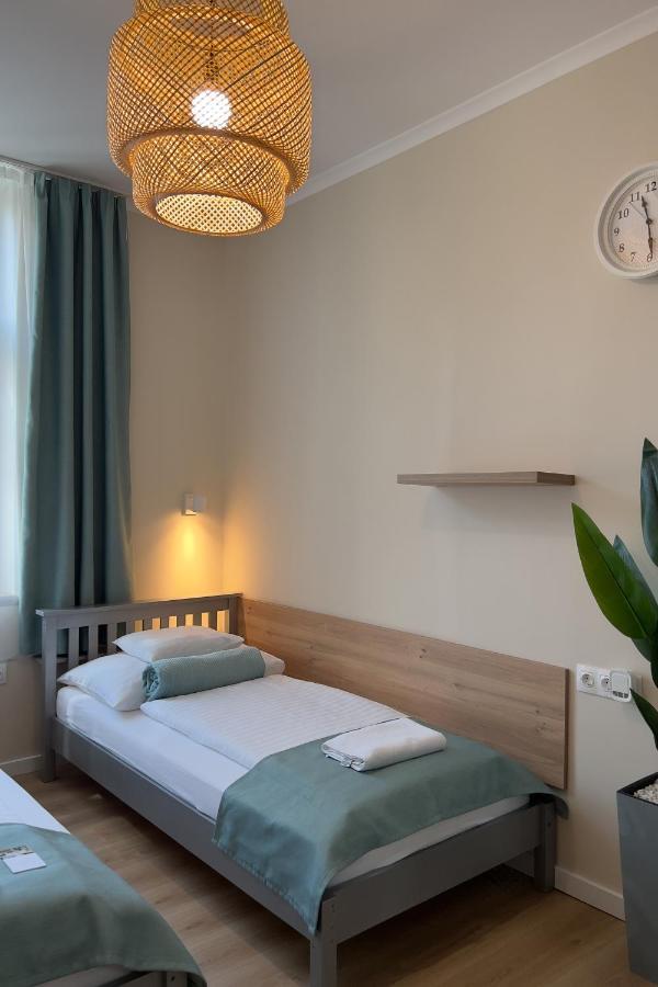 Anova Apartman Дьюла Екстер'єр фото