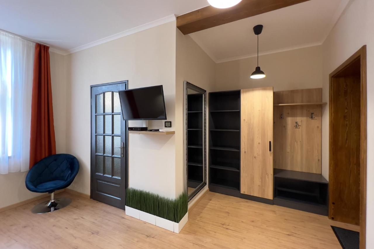 Anova Apartman Дьюла Екстер'єр фото