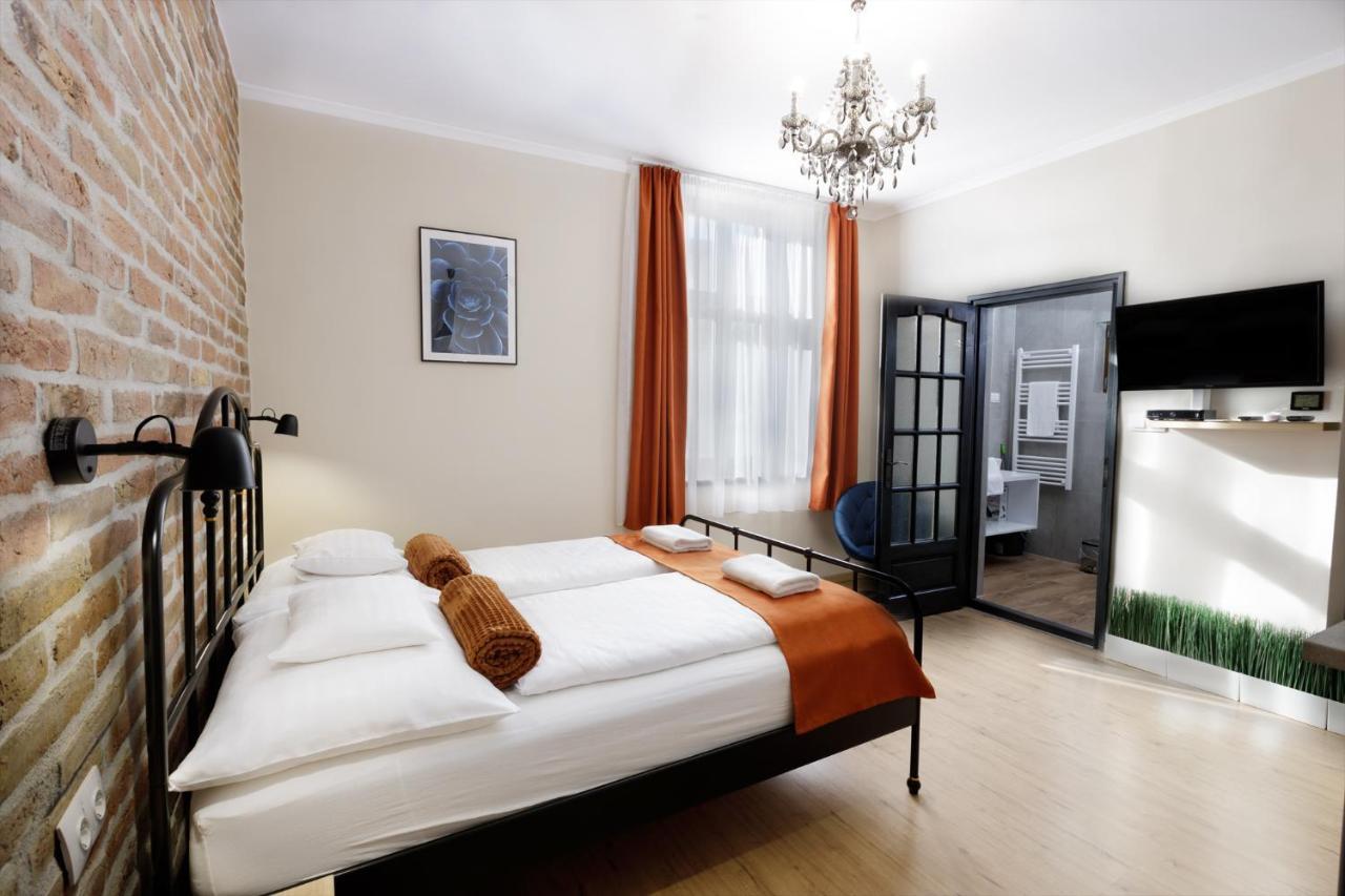 Anova Apartman Дьюла Екстер'єр фото